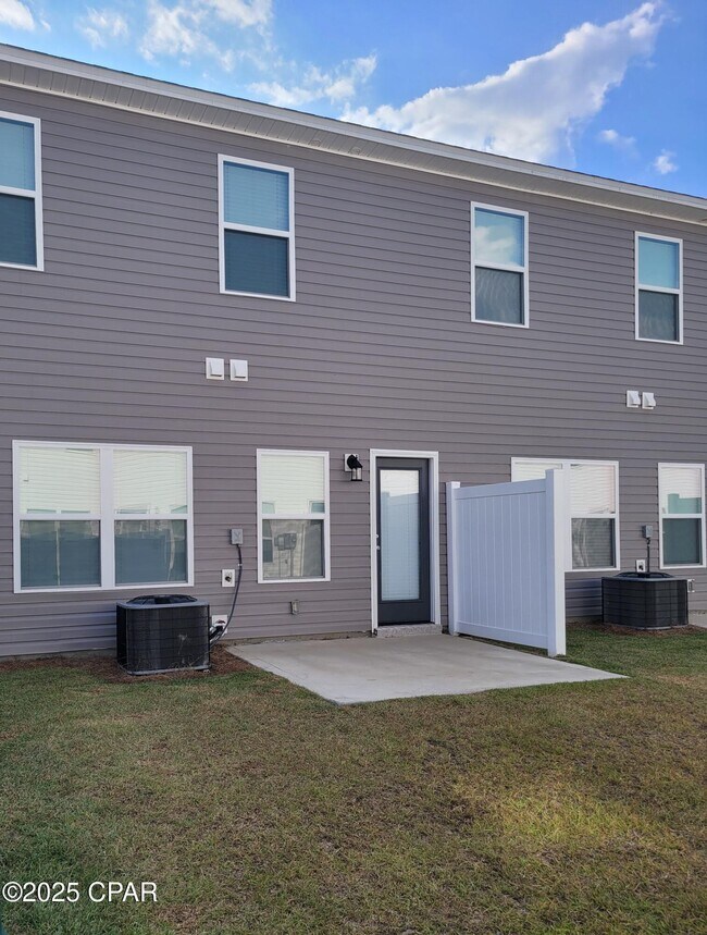 Foto del edificio - 5893 Tyndall Pkwy