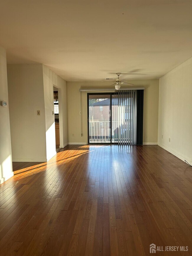 Foto del edificio - 142 Beverly Hill Terrace