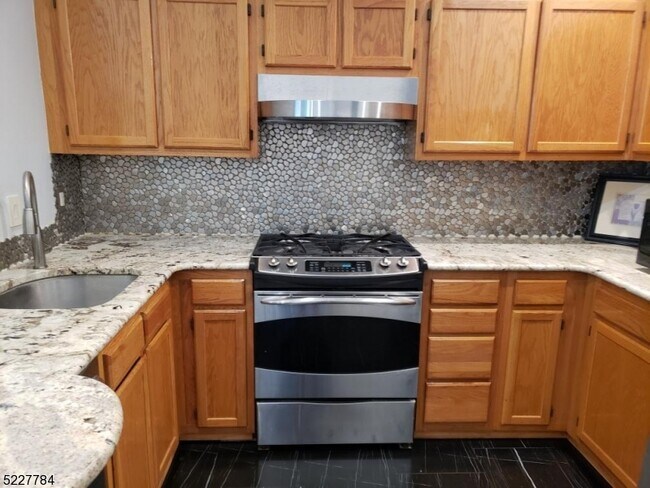 Building Photo - 511 Chatfield Dr