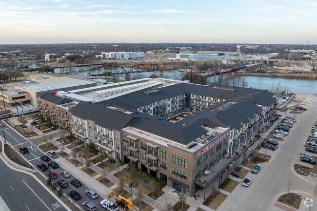 Foto aérea - Riverfront Lofts