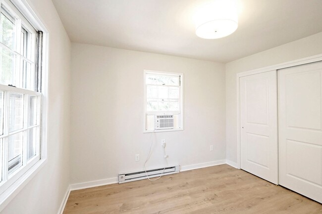 Foto del edificio - Renovated UVA Apartment in a Prime Location Near School of Data Science