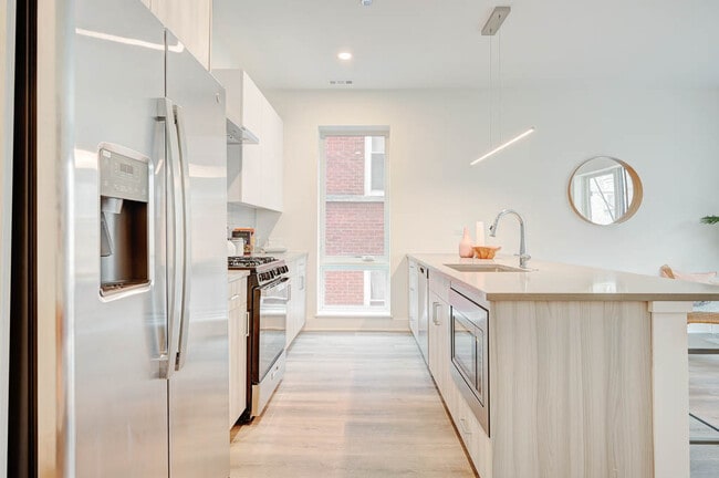 Building Photo - 4452 N Hazel St