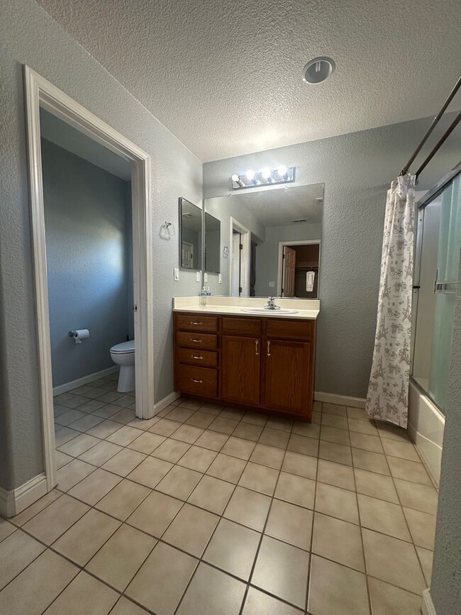 Foto del edificio - Remodeled 2 Story Home in North Stockton