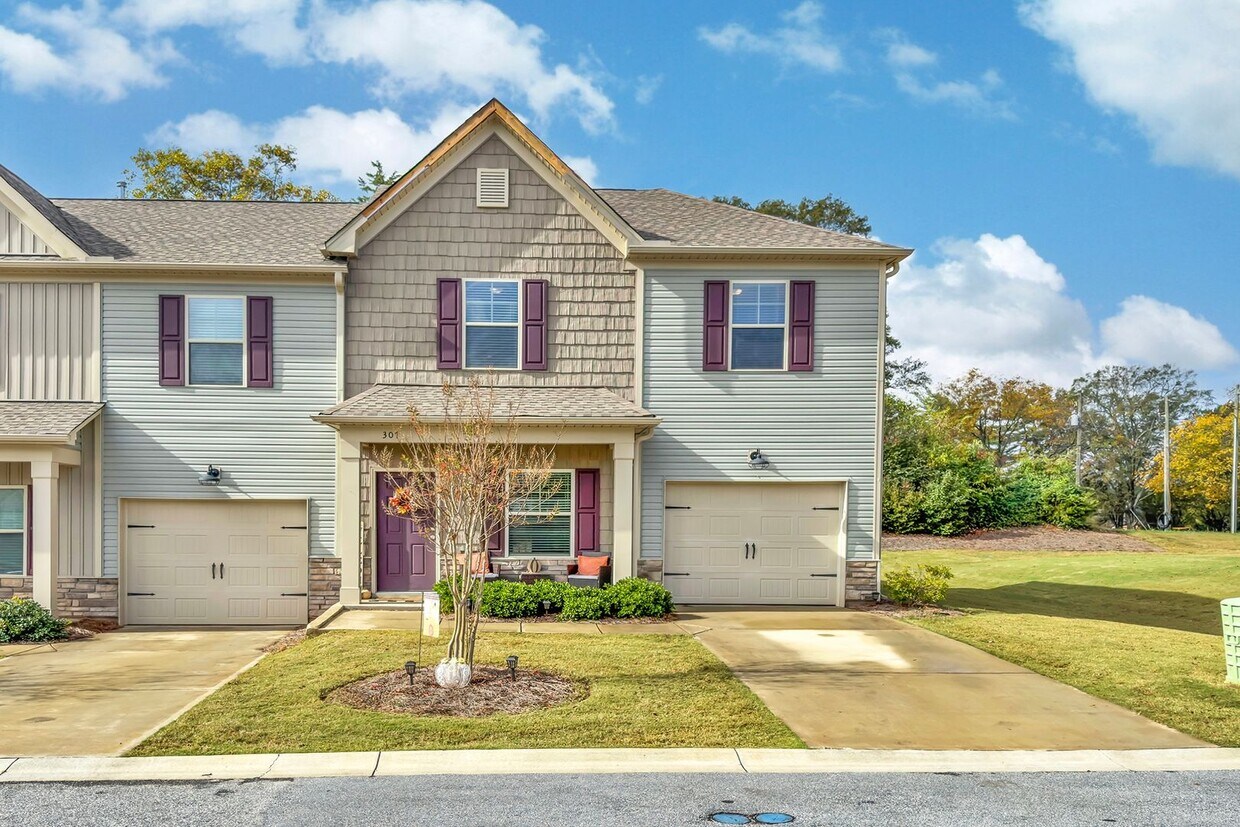 Primary Photo - Beautiful 4BR Townhome in Mauldin - Whispe...