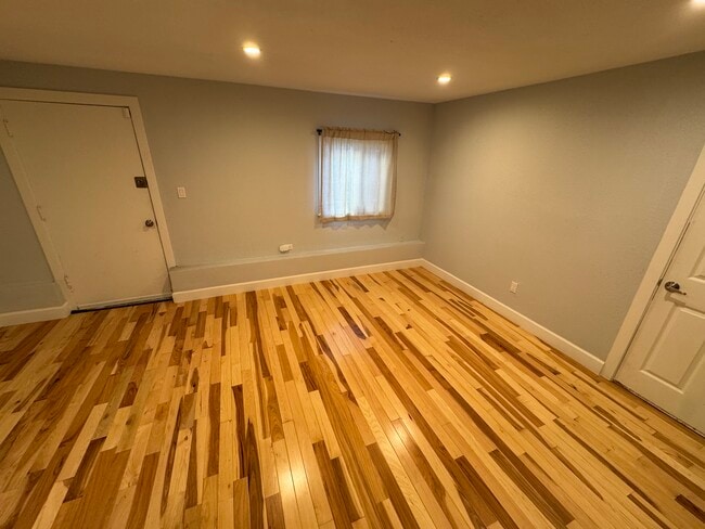 Foto del edificio - 4816 Bond St