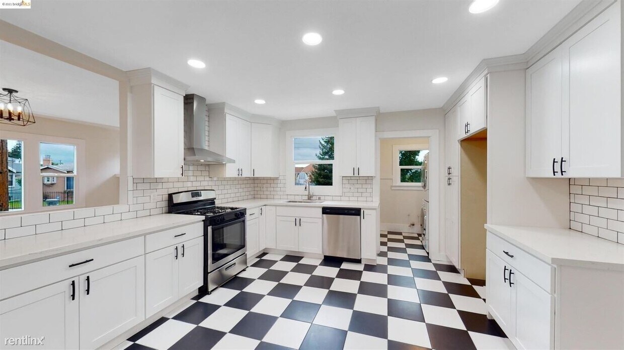 Foto principal - 3 br, 2 bath House - 5491 Cole St