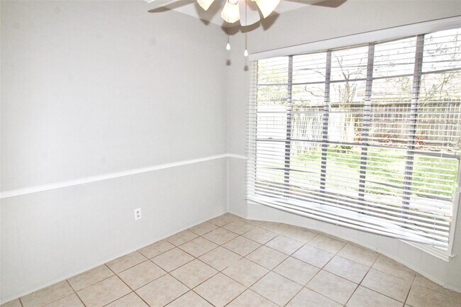 Foto del edificio - 13511 Brook Hollow Dr