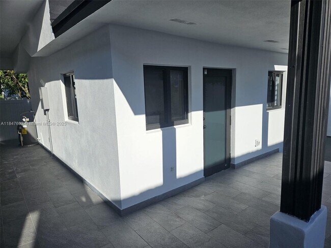 Foto del edificio - 1754 SW 14th Terrace