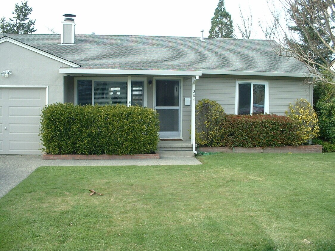 Primary Photo - 204 El Prado Ave