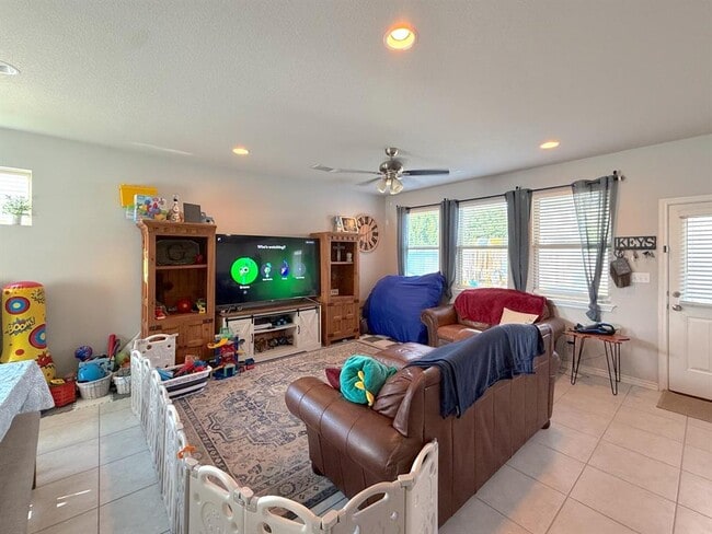 Building Photo - 2004 Pecan Island Dr