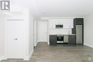 Building Photo - 11-711 Walmer Rd