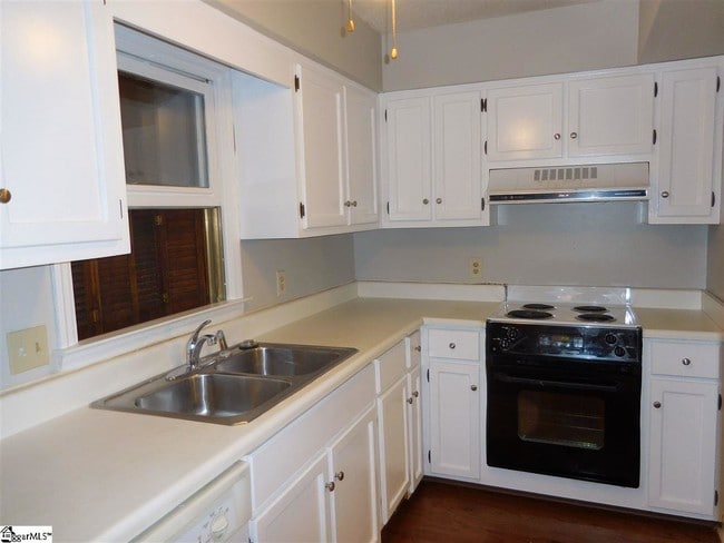 Building Photo - 119 Birch Grove