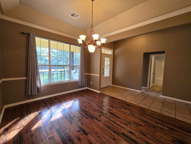 Building Photo - AVAILABLE NOW - BEAUTIFUL COUNTRY SIDE HOME!