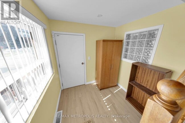 Building Photo - 41 Tormore Dr