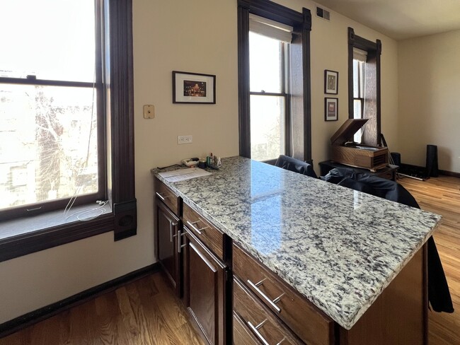 Foto del edificio - 957 W Armitage Ave