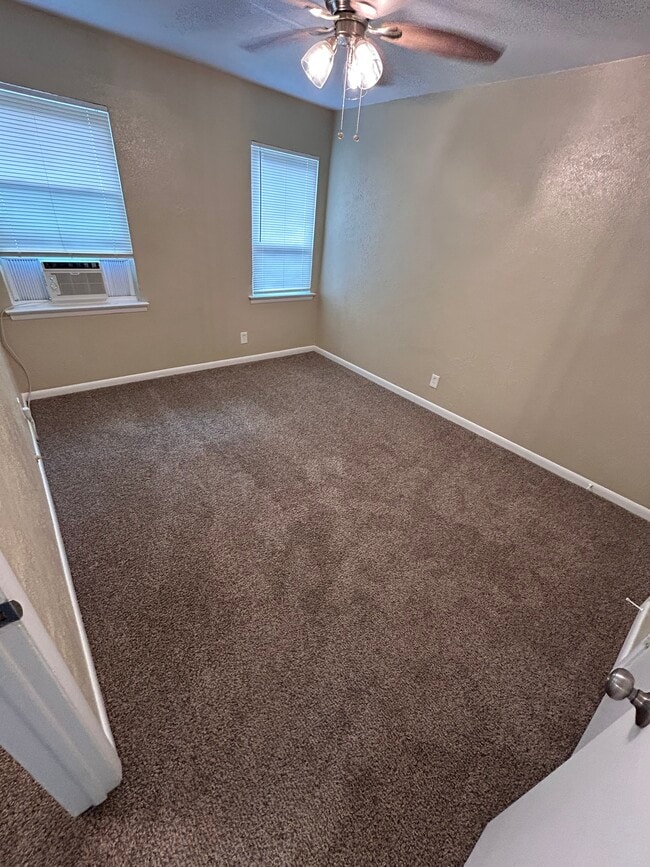 Foto del edificio - 716 Sunny Ln
