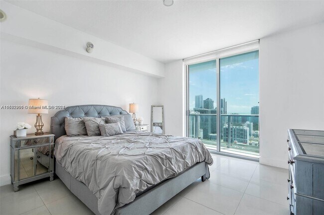 Foto del edificio - 185 SW 7th St