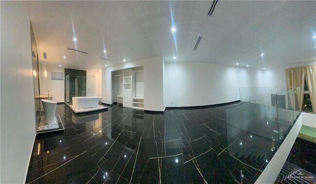 Foto del edificio - 3001 S K Center St
