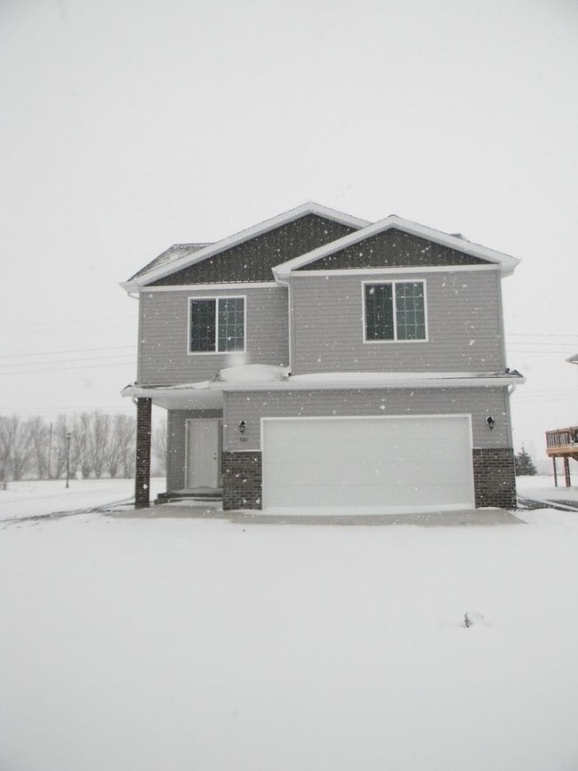 Building Photo - 521 E Foxtail Dr