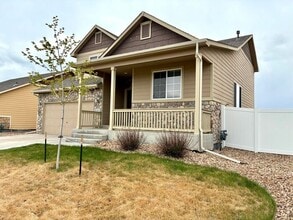 Building Photo - 831 Lakebrook Ct