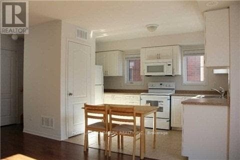 Building Photo - 2464 Post Rd