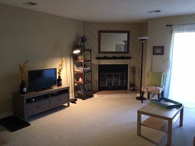 Building Photo - 2B/2B In Boulder's Gold Run!