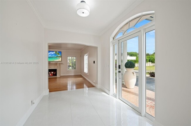 Foto del edificio - 13000 Old Cutler Rd