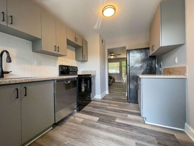 Foto del edificio - 150 Fairfield Pl NW