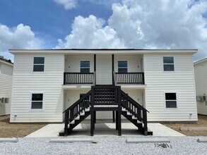 Building Photo - 205 Magnolia St