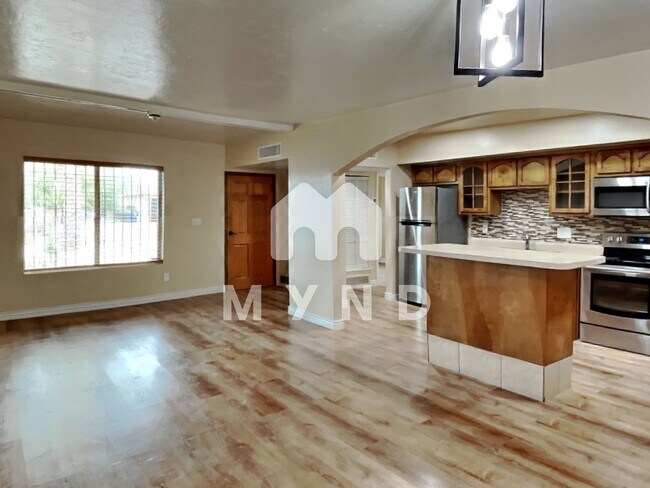 Building Photo - 2002 E Pinon Dr