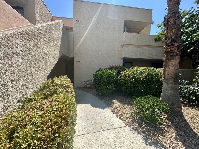 Foto del edificio - 1631 S Cerritos Dr