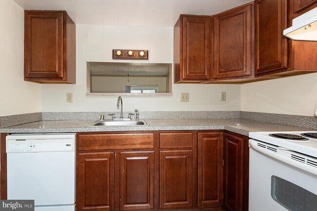 Foto del edificio - 2406 Rosecroft Ct