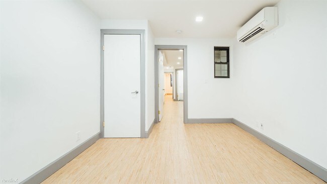 Foto del edificio - 626A Monroe St