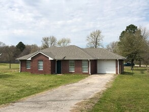 Building Photo - 15120 Oaks W Dr
