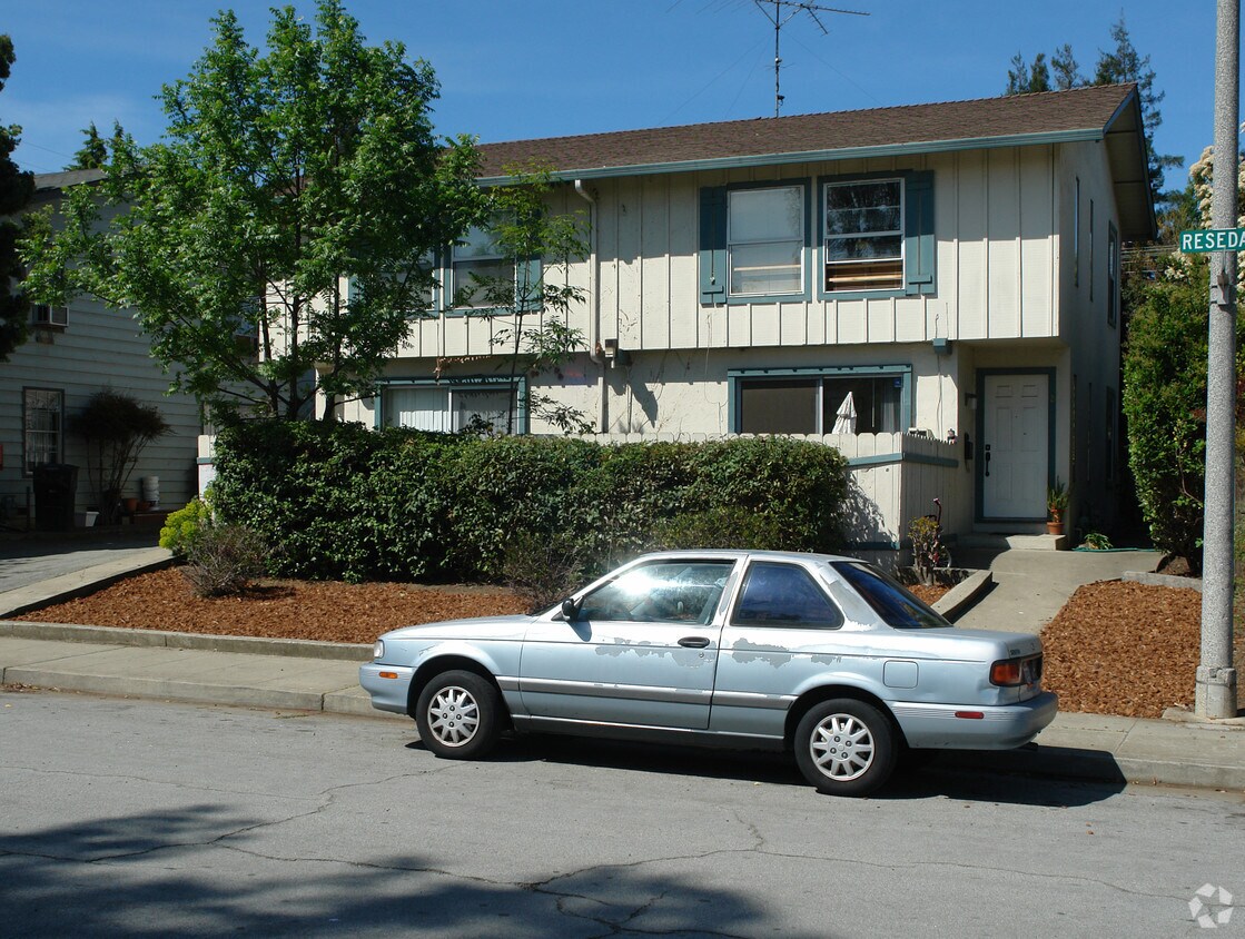 Building Photo - 725 Reseda Dr