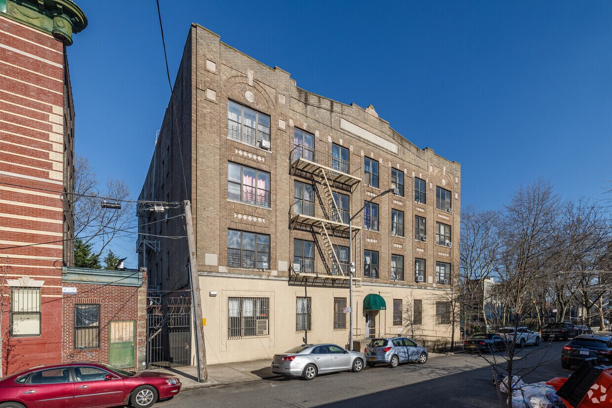 219 Sackman St Brooklyn, NY 11212 - 219 Sackman St