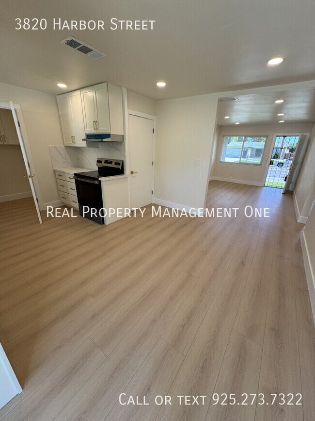 Building Photo - 3820 Harbor St