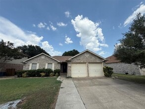Building Photo - 1914 Hollow Ridge Dr