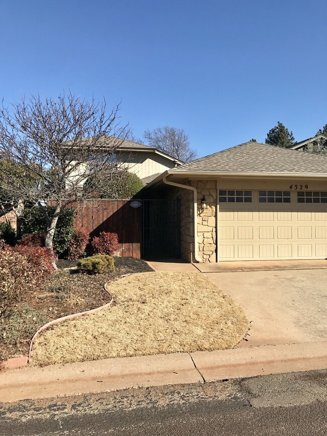 Building Photo - Beautifully updated home in Summerfield