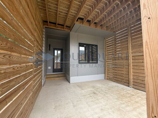 Foto del edificio - Modern 4-Bed / 4 Bath Townhome with Fireplace, Outdoor Spaces & Fenced Yard – Inside the Beltline...