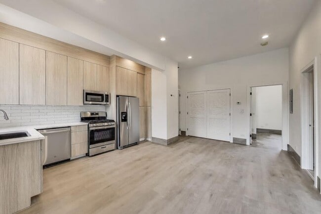 Building Photo - 2 bedroom in Chicago IL 60647