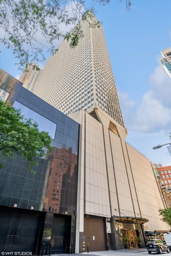 Foto principal - 111 E Chestnut St