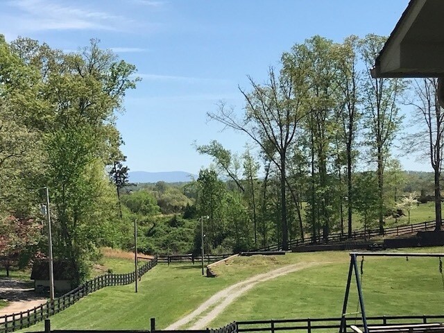 Foto del edificio - 3BR/ 2BA + Garage Condo in Beautiful Country Setting