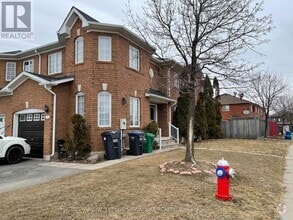 Building Photo - 37 Whiteface Crescent