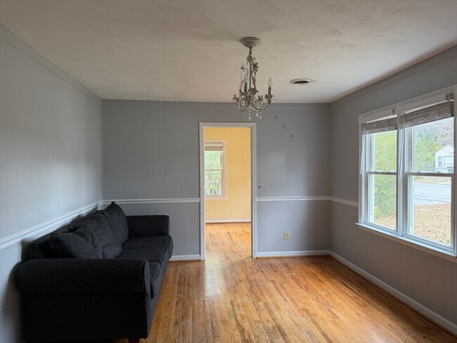 Building Photo - Salem Cottage