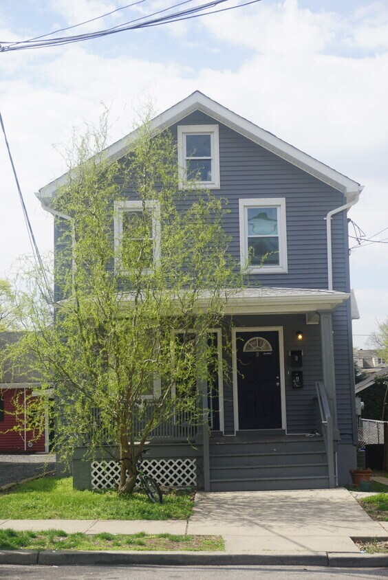 Primary Photo - 16 Handy St
