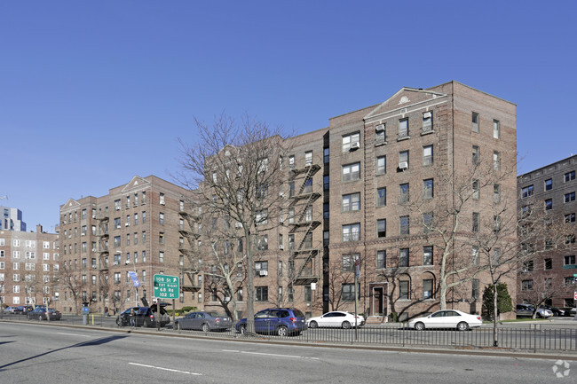 Foto del edificio - 10915 Queens Blvd