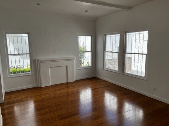 Building Photo - 124 S Elm Dr