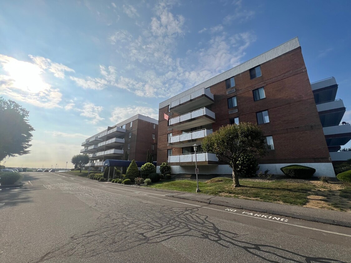 Foto principal - 1460 Elm St