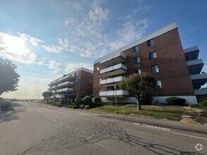 Building Photo - 1460 Elm St